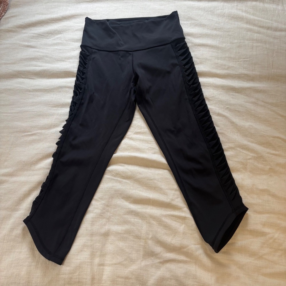 Lululemon Sunshine Salutation Crop Black Pleated Mesh Side Leggings Size 6